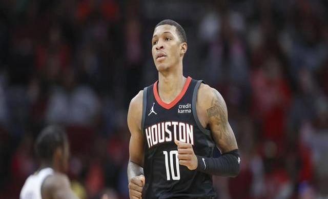 火箭惊险击败独行侠,登顶西部 火箭惊险击败独行侠,登顶西部