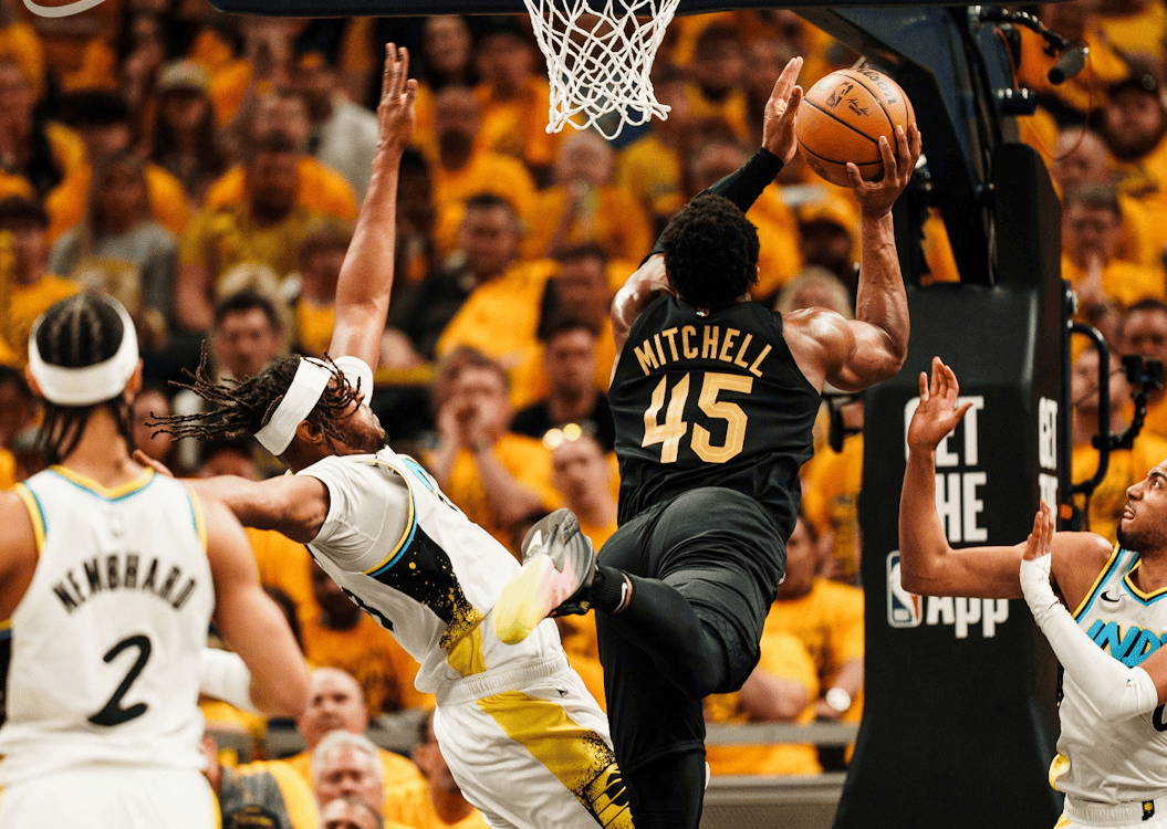 单节爆发轰下分，球队顺利进决赛的简单介绍