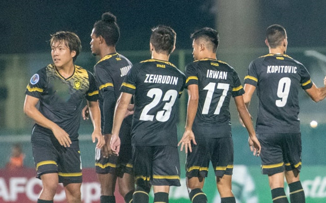 包含新加坡球队后防铁桶阵容，稳定战局的词条