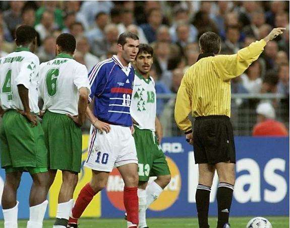 包含泰国球队客场对决沙特豪强，谁能笑到最后？的词条