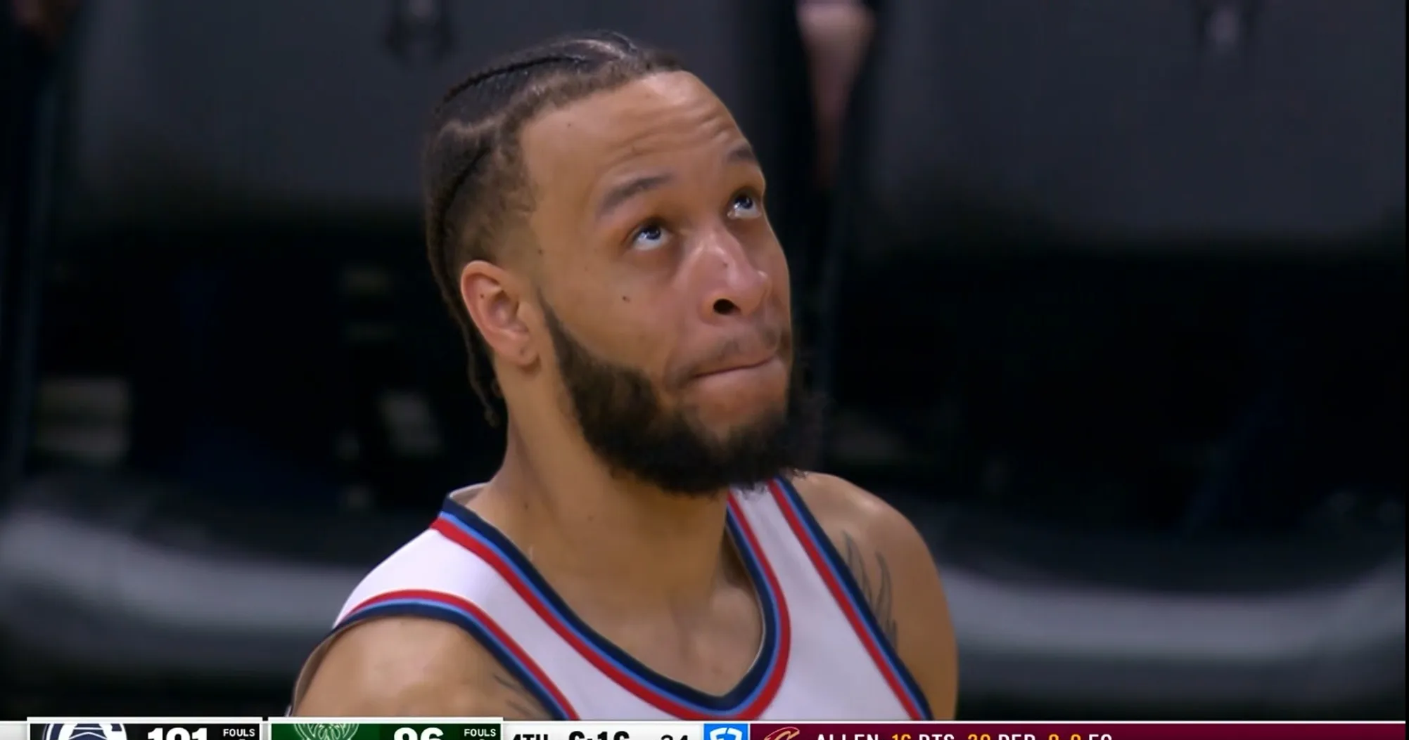 包含快船客场逆转雄鹿，季后赛席位悬念重重的词条