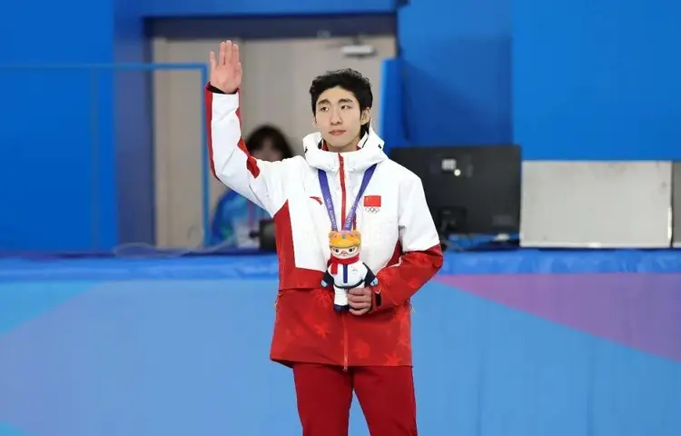 罗马尼亚运动员再创佳绩,登上领奖台 罗马尼亚运动员再创佳绩,登上领奖台