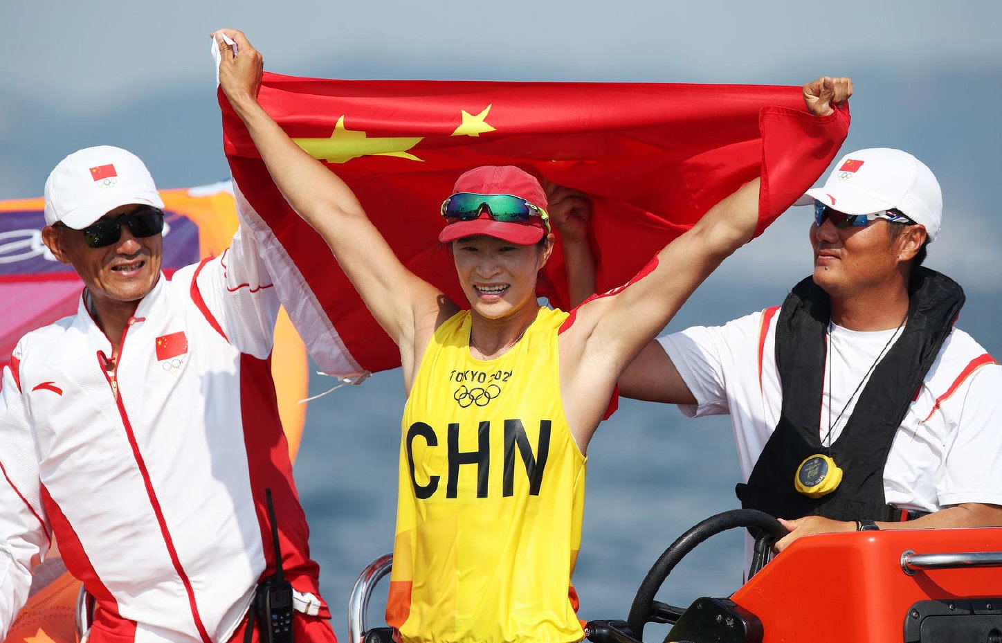 瑞士队在帆船比赛中获得铜牌的简单介绍