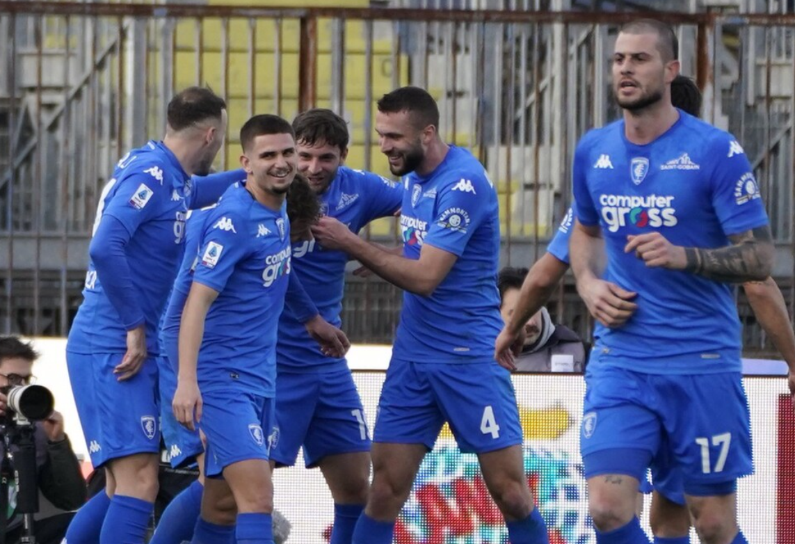 尤文图斯2-0击败热那亚,继续领跑意甲积分榜 尤文图斯2-0击败热那亚,继续领跑意甲积分榜