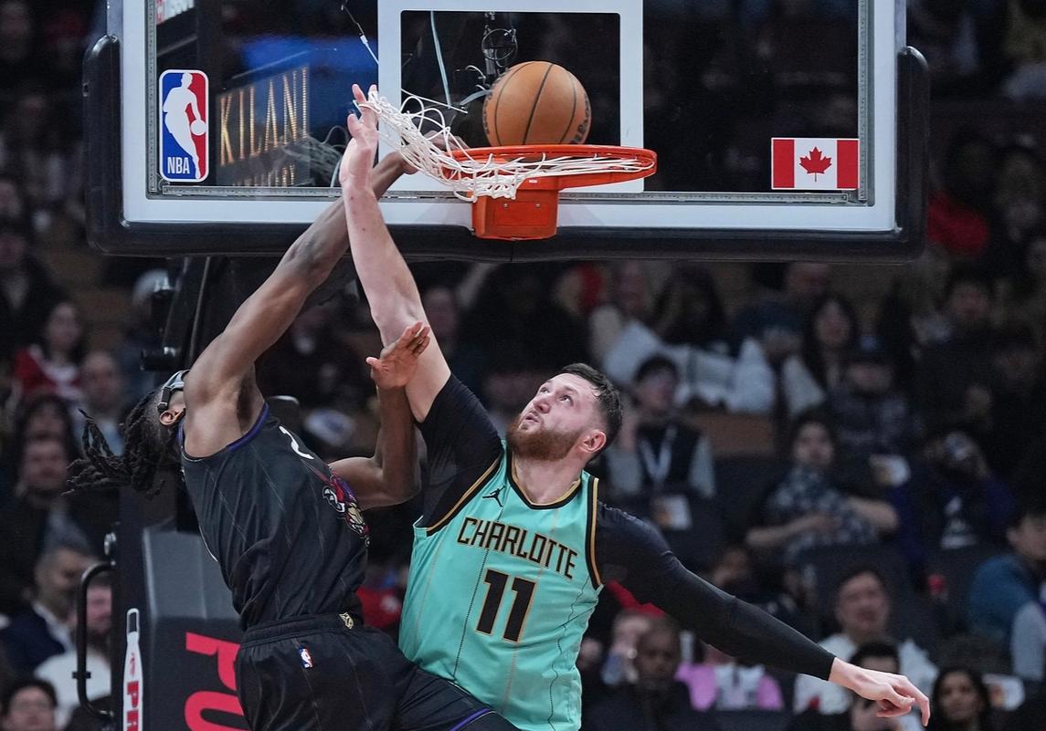 猛龙客场惨遭活塞逆转,遭遇两连败 猛龙客场惨遭活塞逆转,遭遇两连败