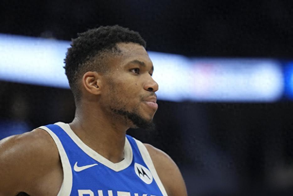 巨星对决!詹姆斯VS字母哥,谁将获胜?的简单介绍 巨星对决!詹姆斯VS字母哥,谁将获胜?的简单介绍