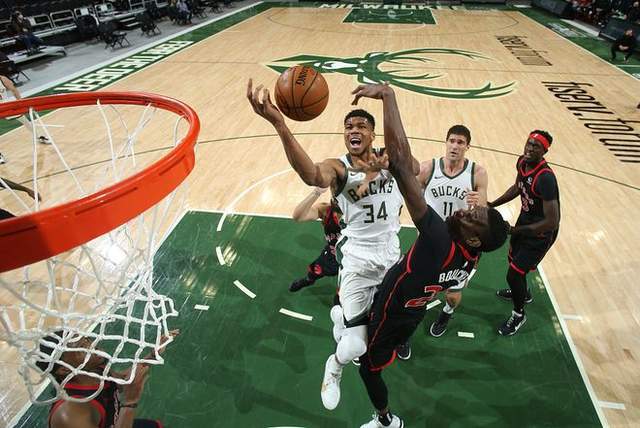 猛龙因伤痛失全明星后场,苦吞四连败 猛龙因伤痛失全明星后场,苦吞四连败