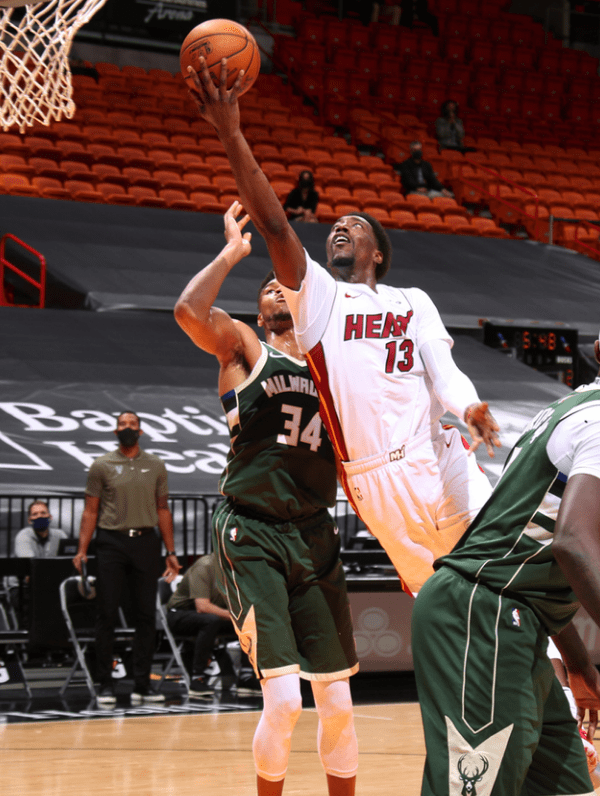 雄鹿惨败热火，安特托孔波状态下滑