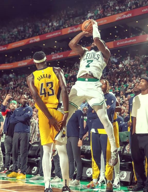 关于魔术险胜步行者，塔图姆关键制胜的信息